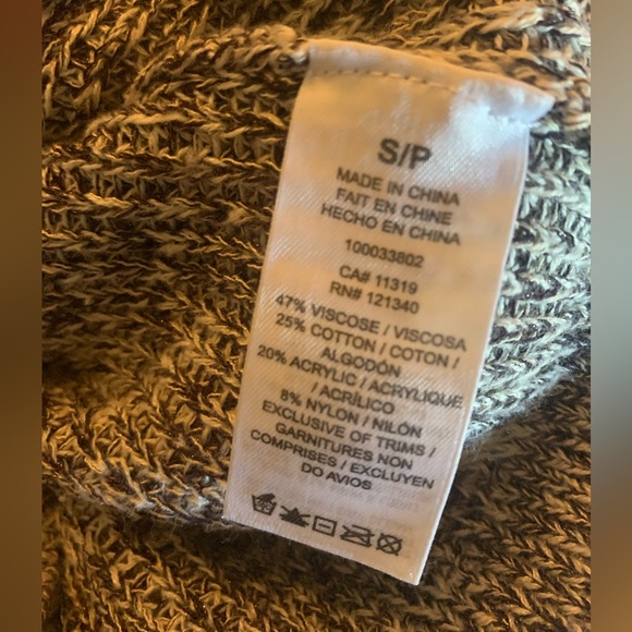 Dynamite Off-The-Shoulder Sweater - Small - Picture 6 of 7